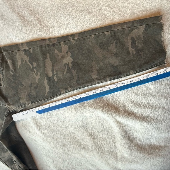 No Boundaries Camouflage Mid Rise Pants - Picture 6 of 6